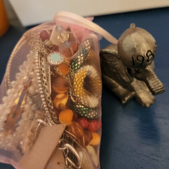 Mystery Jewelry drawstring bag 15+ wearable items| No broken pieces| Silver Tone - Picture 2 of 5